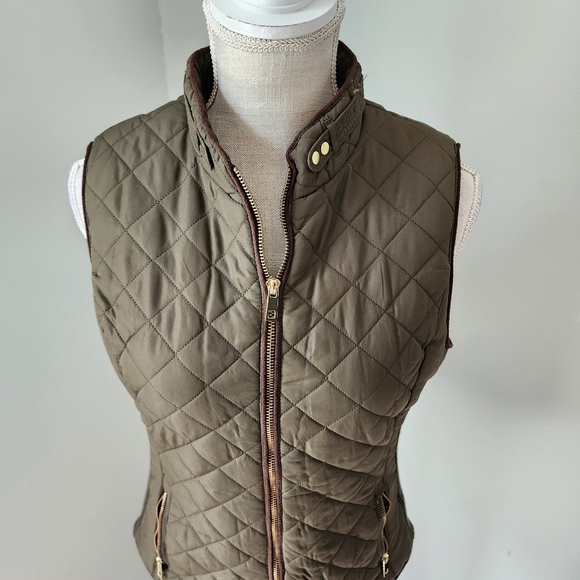 C'Esttoi Authentic Quilted Padded Vest Brownish GreenWith Gold Detail Size Med - Picture 3 of 9
